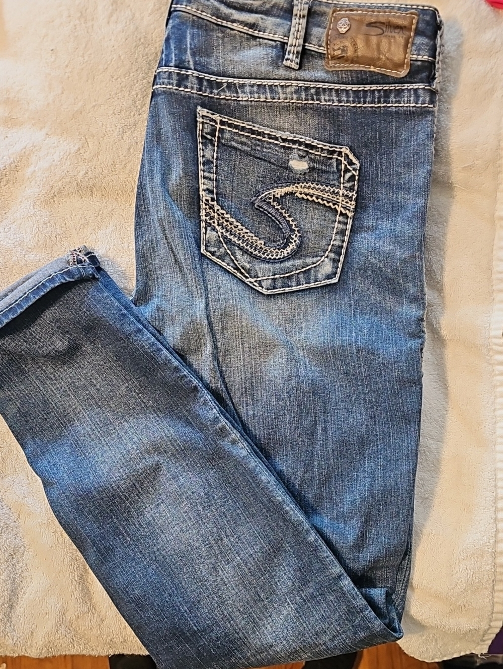 Silver Jeans Women's Medium Blue Boyfriend Jeans with Embroidered Back Pocket